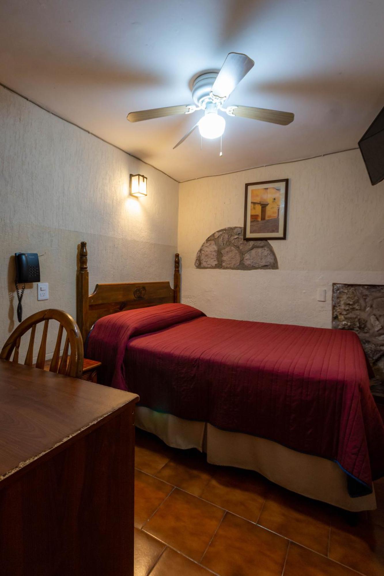 Hotel El Carmen, モレリア エクステリア 写真