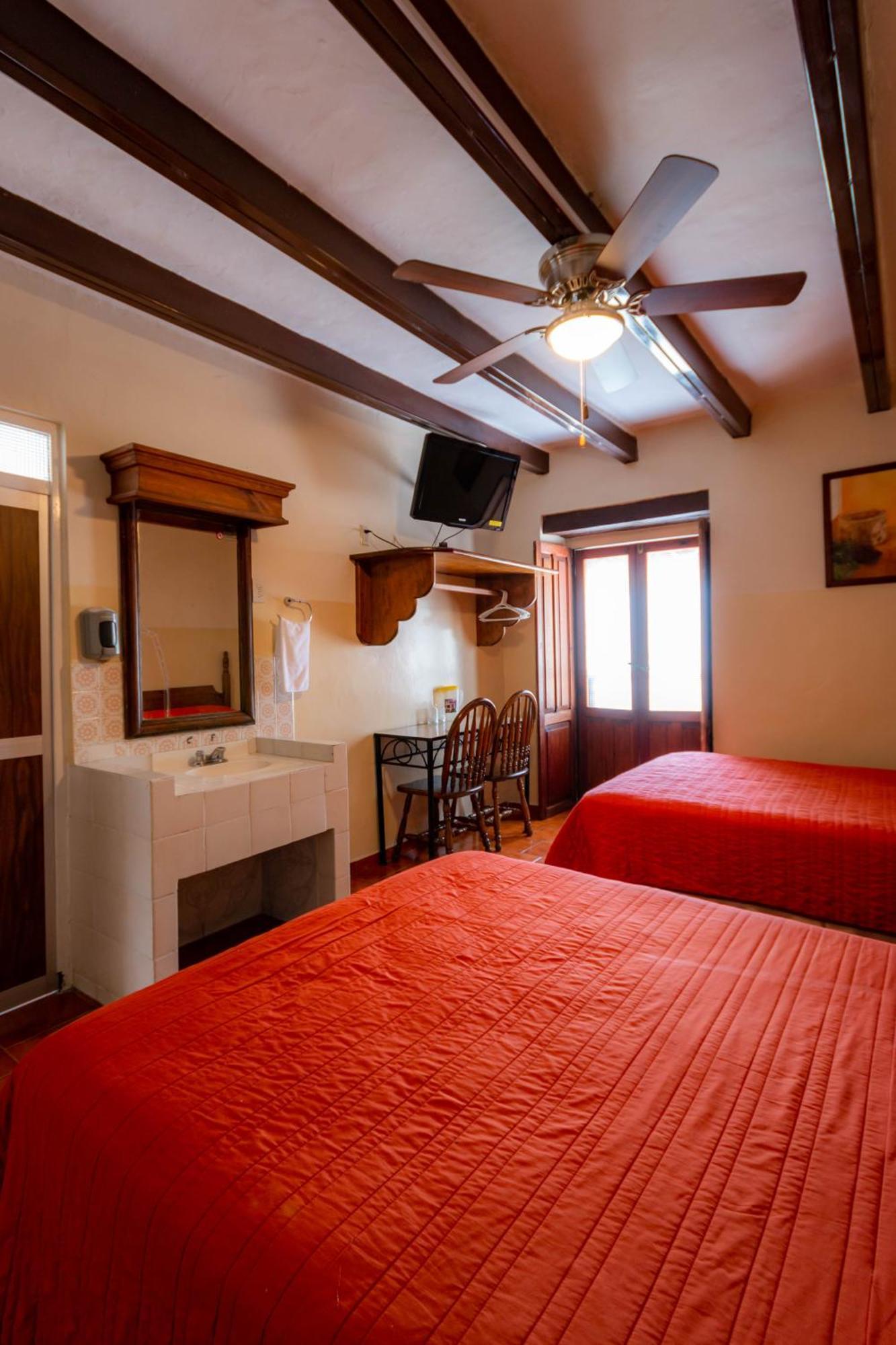 Hotel El Carmen, モレリア エクステリア 写真